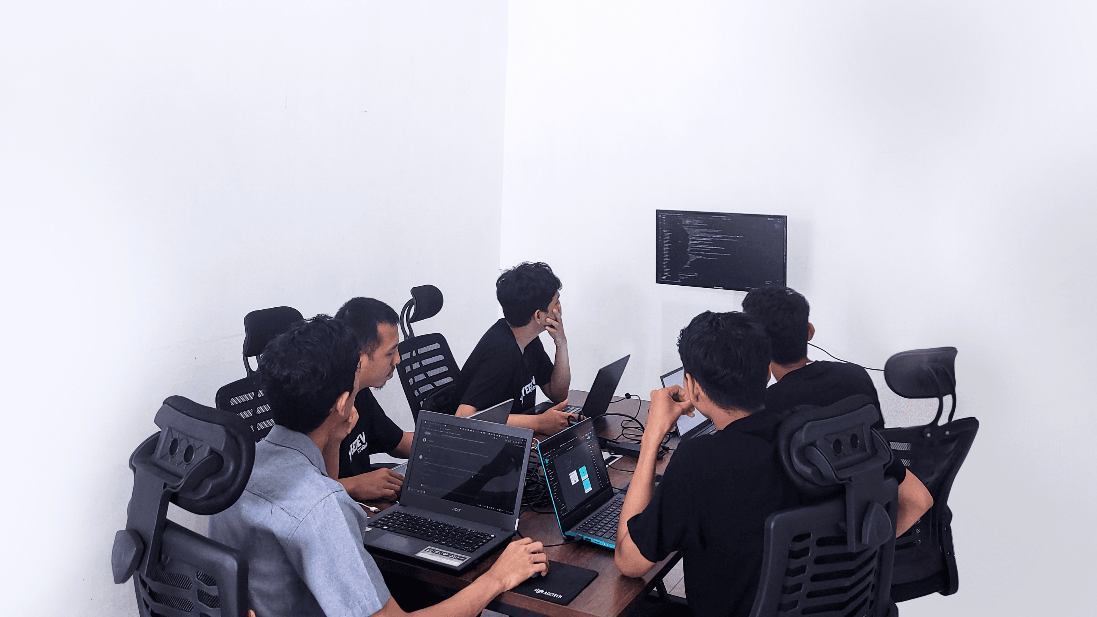 yeedev studio team